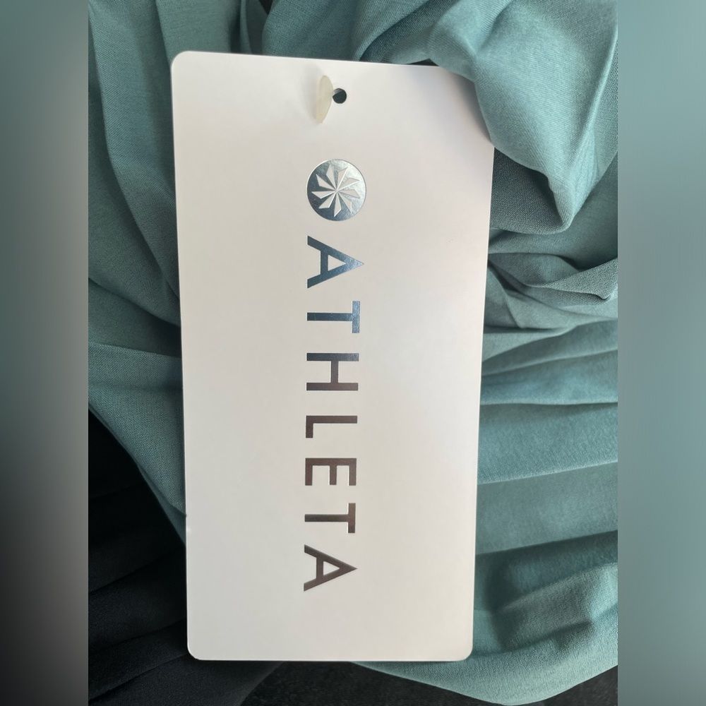 Athleta Swing Forward Pleated Tank Top Size Medium Teal/Black NWT Retail $109 - Picture 8 of 9